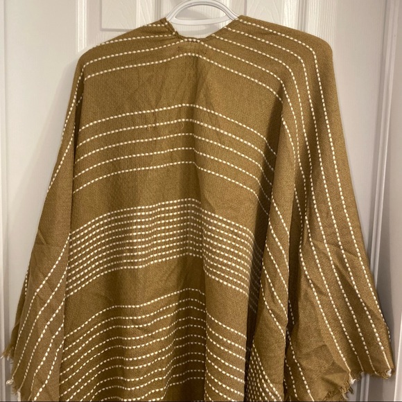 NWOT Forever 21 - Blanket Scarf/ Shawl - Picture 8 of 9